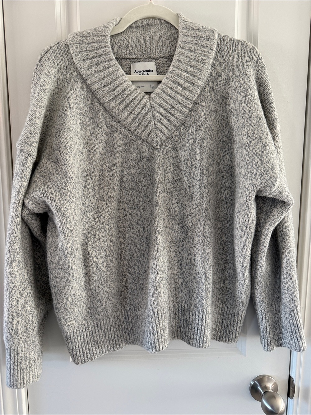 Abercrombie & Fitch Women's Heather Gray V-Neck Sweater